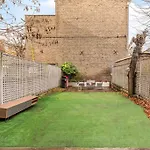 Spacious And Modern Duplex Apartment With Garden
