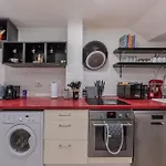 Spacious And Modern Duplex Apartment With Garden