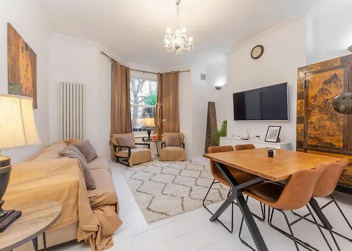 Spacious And Modern Duplex Apartment With Garden