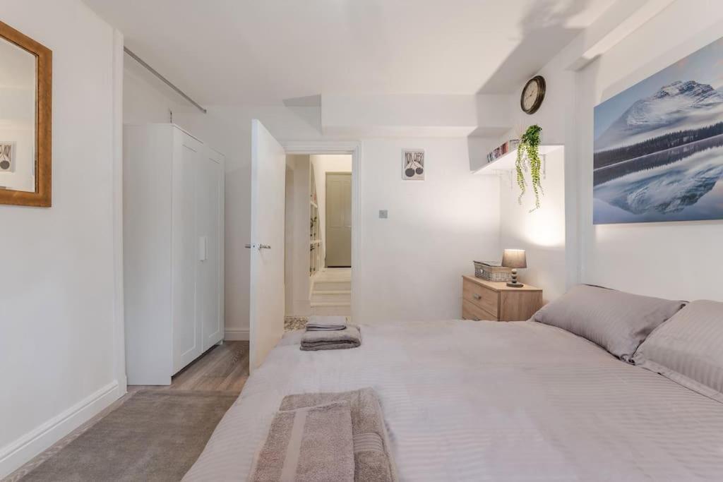 Spacious And Modern Duplex With Garden Londra