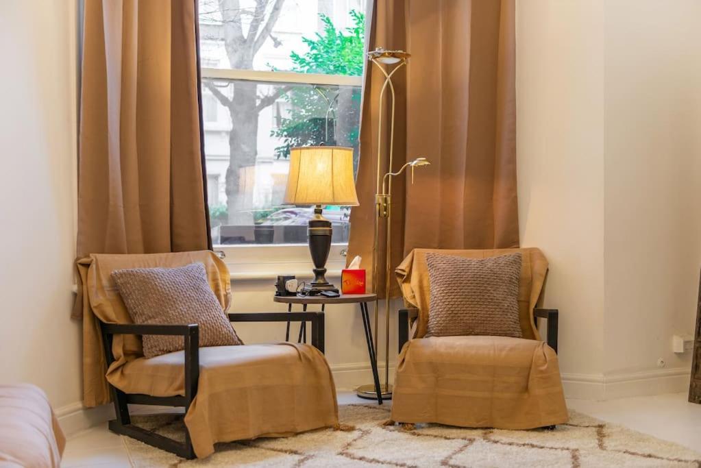 Spacious And Modern Duplex With Garden Londra