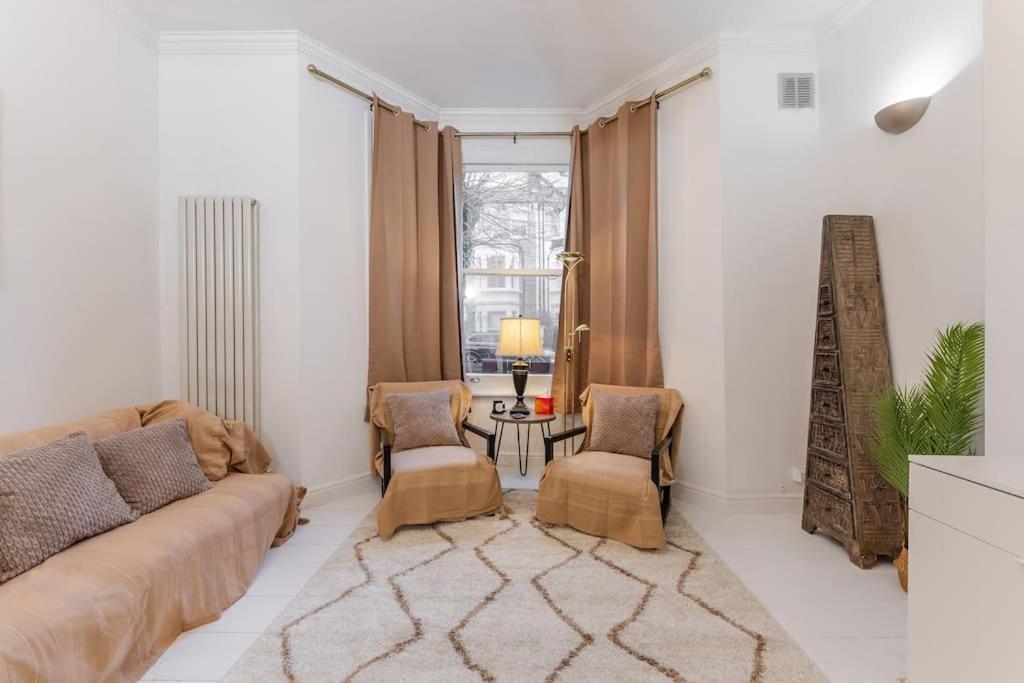 Spacious And Modern Duplex With Garden *