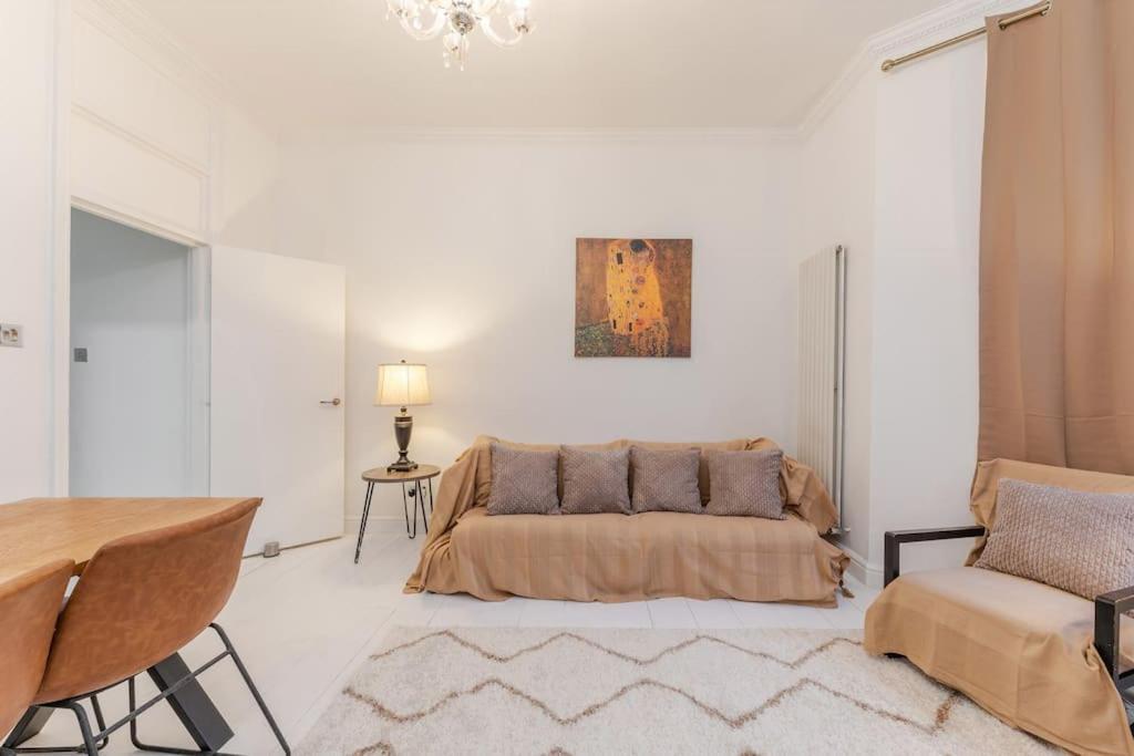 Appartamento Spacious And Modern Duplex With Garden